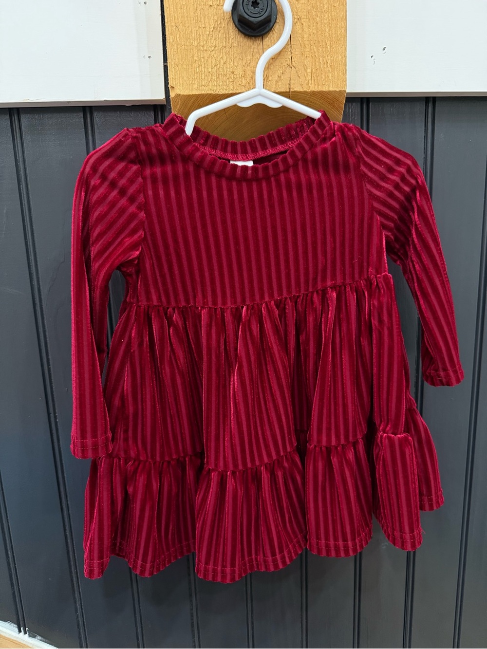 SHEIN Girls' Red Velvet Tiered Long-Sleeve Dress Top